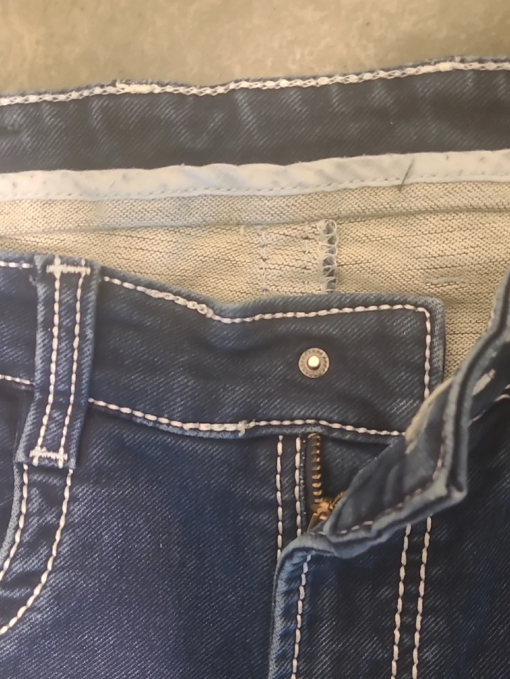 VINTAGE TRUE RELIGION HIGH RISE JEANS - Picture 5 of 13